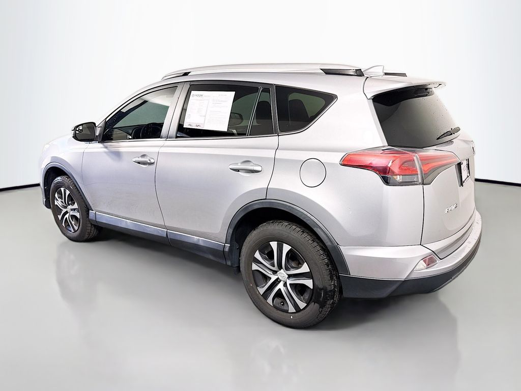 2016 Toyota RAV4 LE photo 5