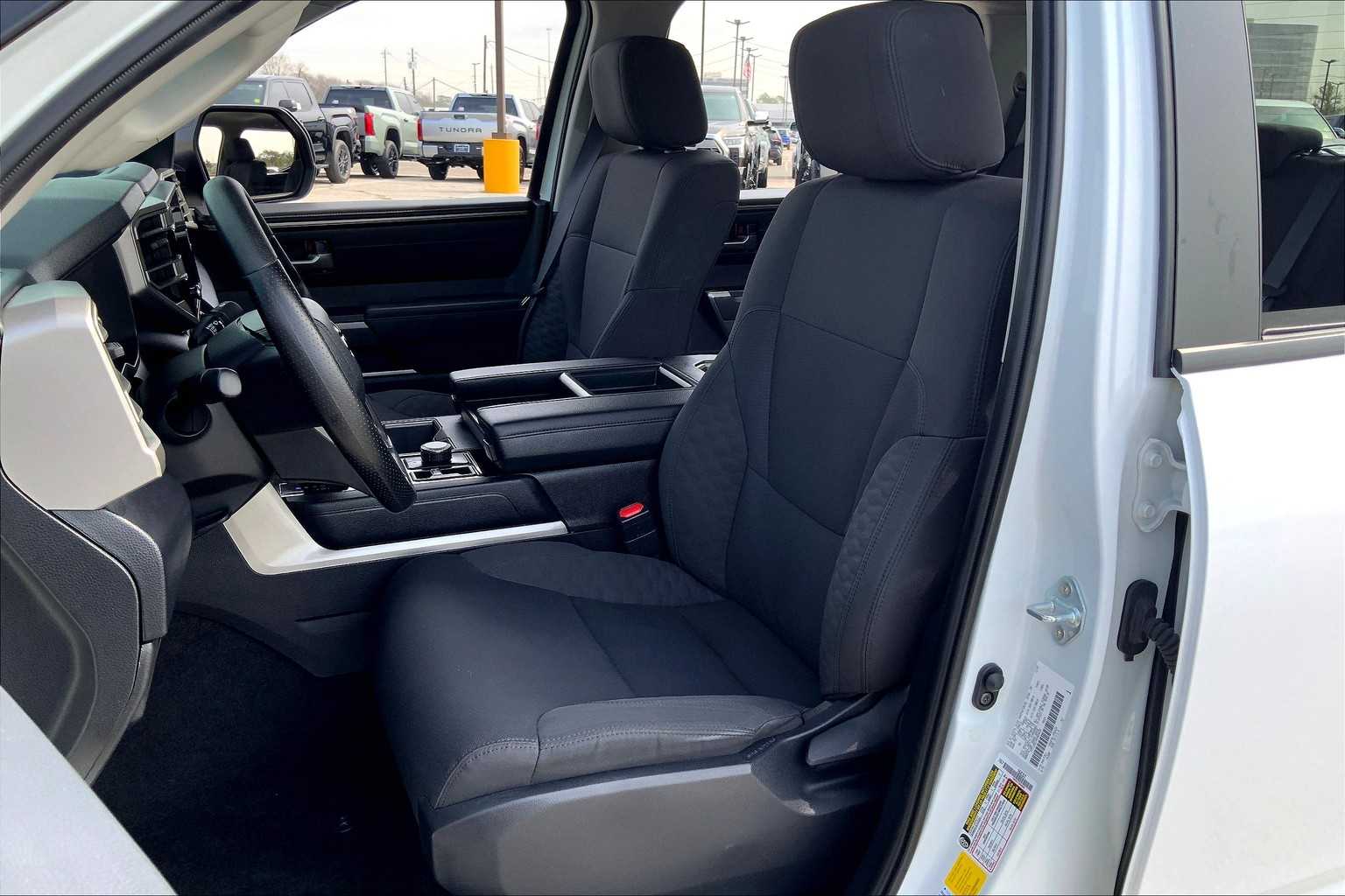 2024 Toyota Tundra SR5 photo 13