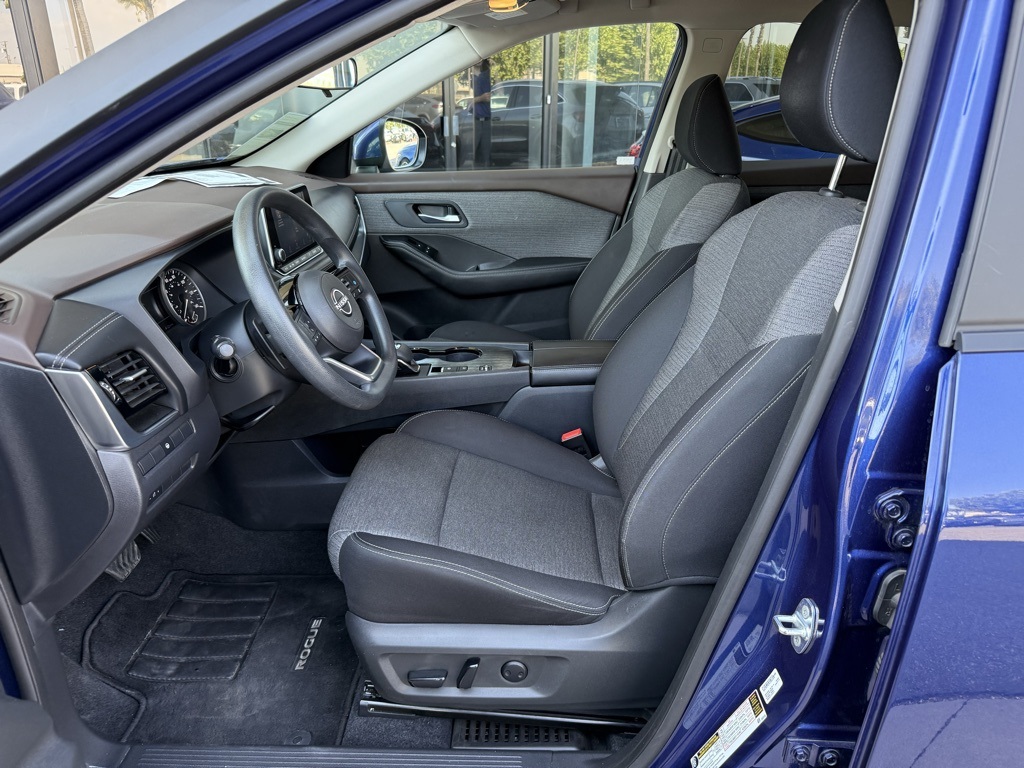 2023 Nissan Rogue SV photo 9