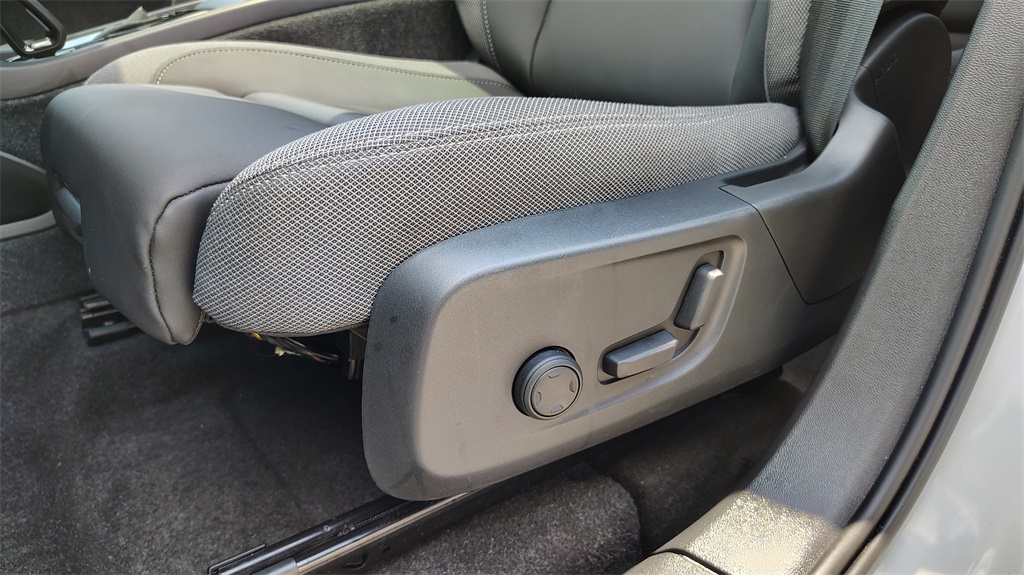 2023 Volvo XC40 Recharge Ultimate photo 11