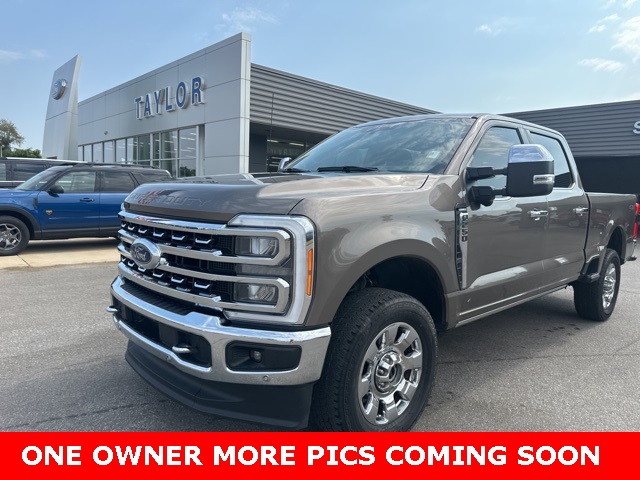 2023 Ford F-250 Lariat photo 2