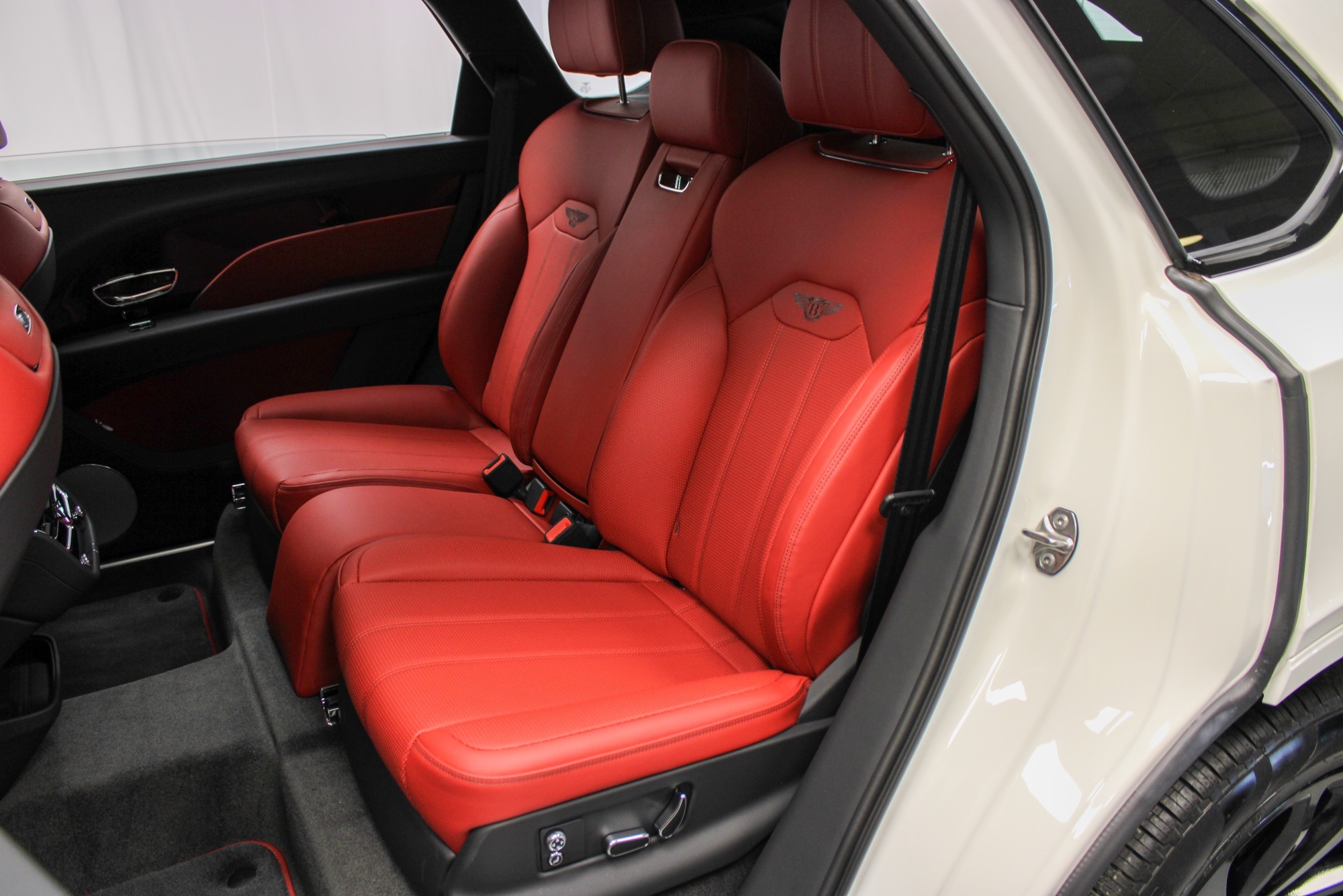 2024 Bentley Bentayga EWB photo 23