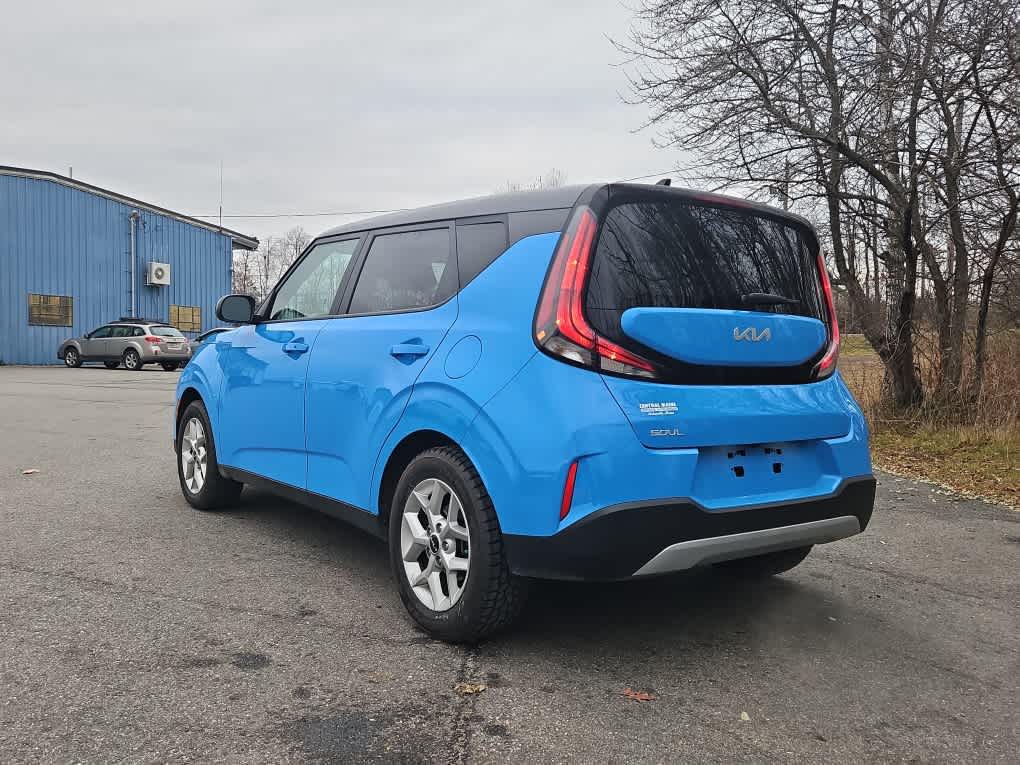 2023 Kia Soul S photo 3