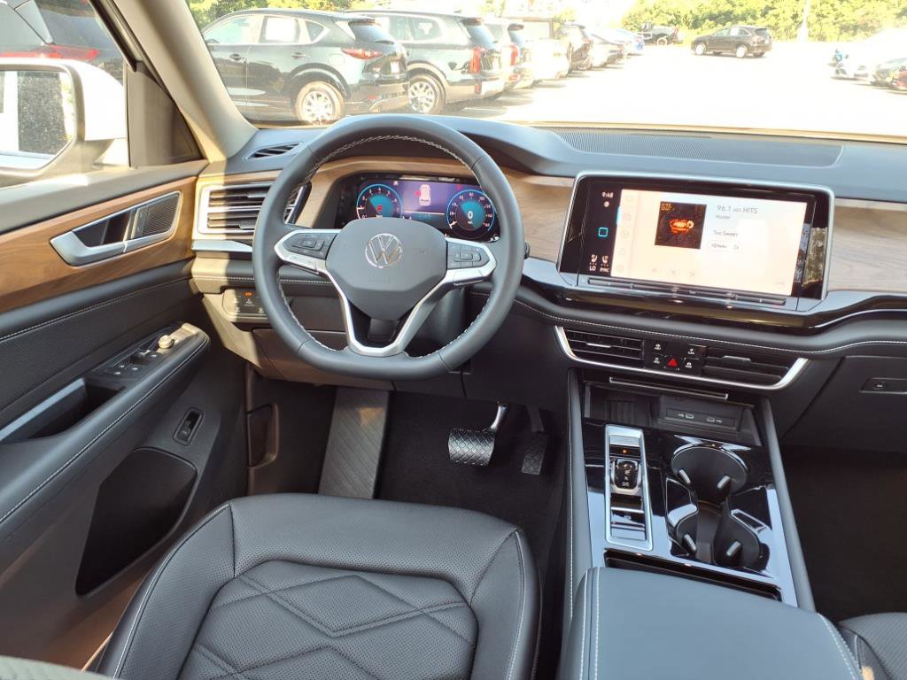 2025 Volkswagen Atlas SE Technology photo 23
