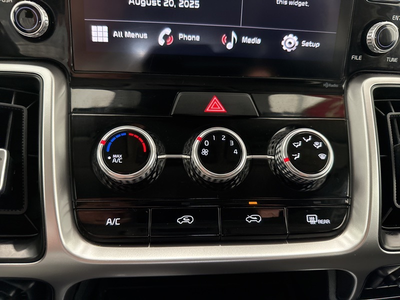 2022 Kia Sorento LX photo 29