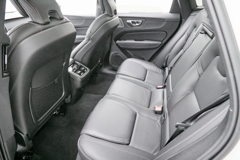 2023 VOLVO XC60 - Image 21