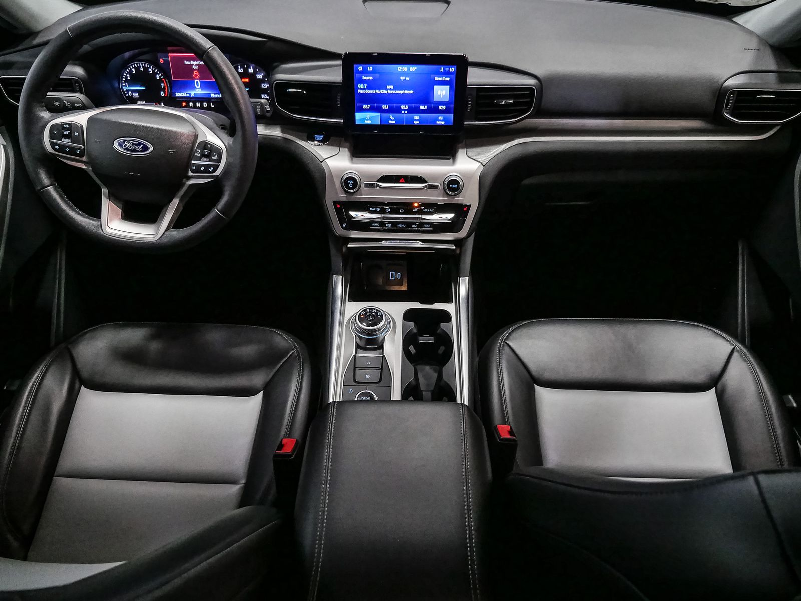 2023 Ford Explorer XLT photo 22