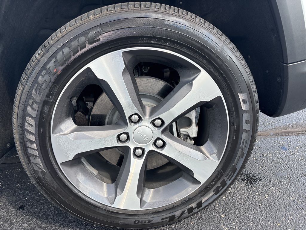 2023 Jeep Cherokee 4xe photo 2