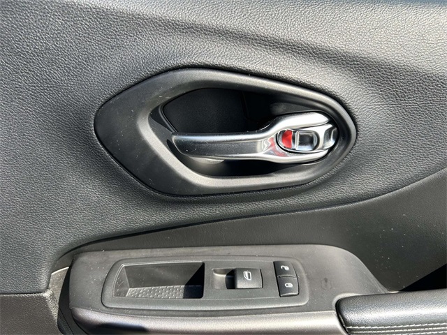 2019 Jeep Cherokee Latitude photo 9