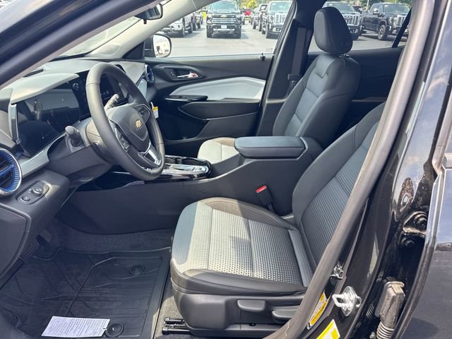 2025 Chevrolet Trax LT photo 7