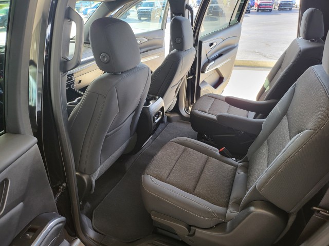 2025 Chevrolet Traverse photo 2