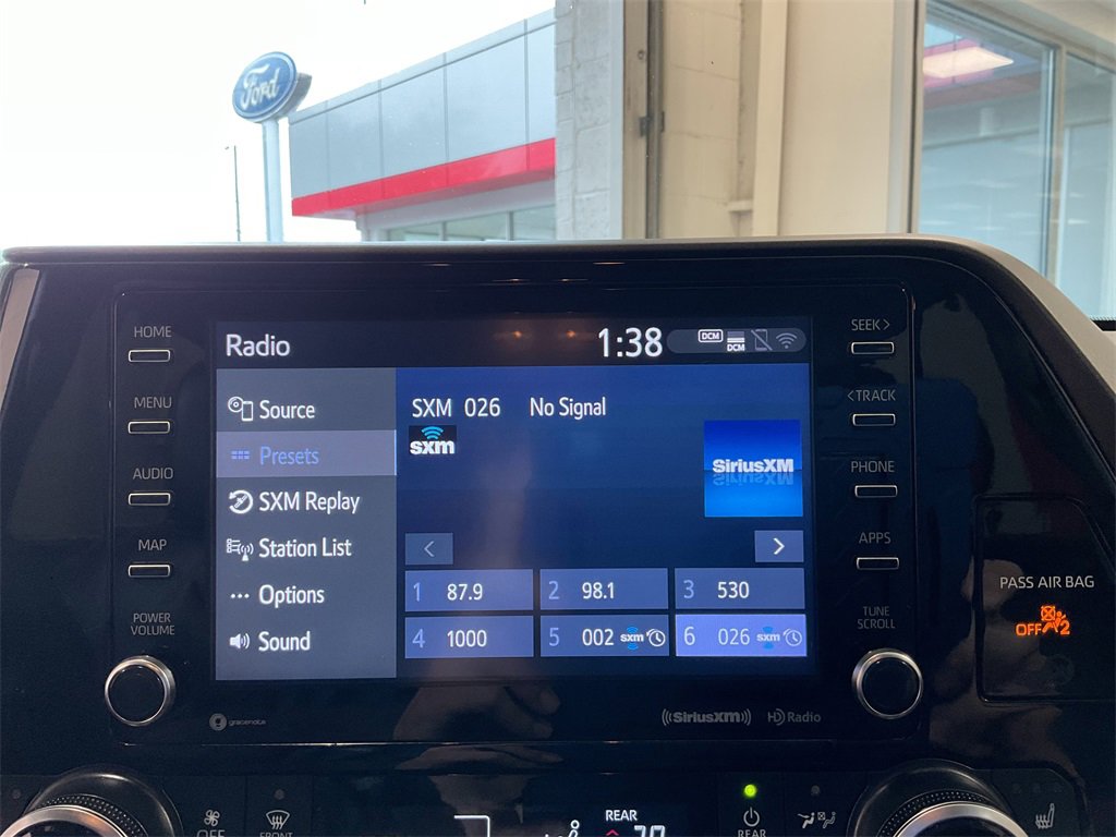 2022 Toyota Highlander XLE photo 22