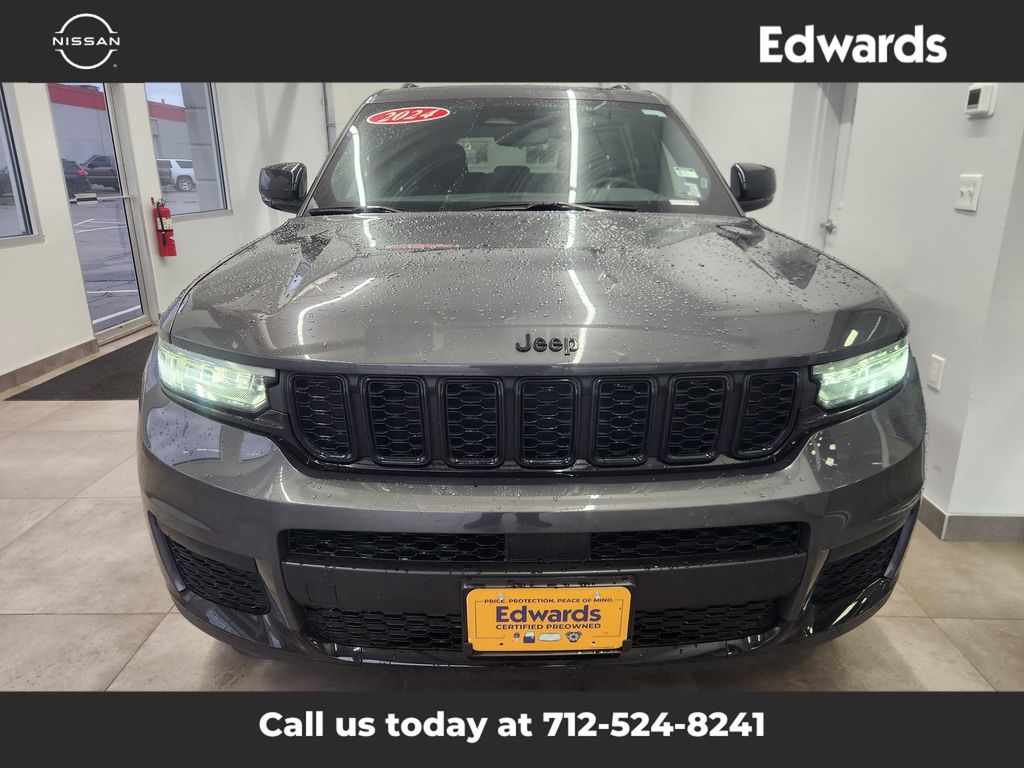 2024 Jeep Grand Cherokee Altitude photo 3