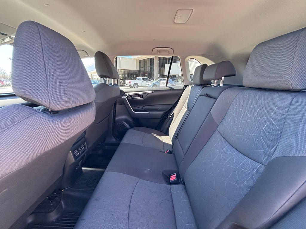 2022 Toyota RAV4 XLE photo 14