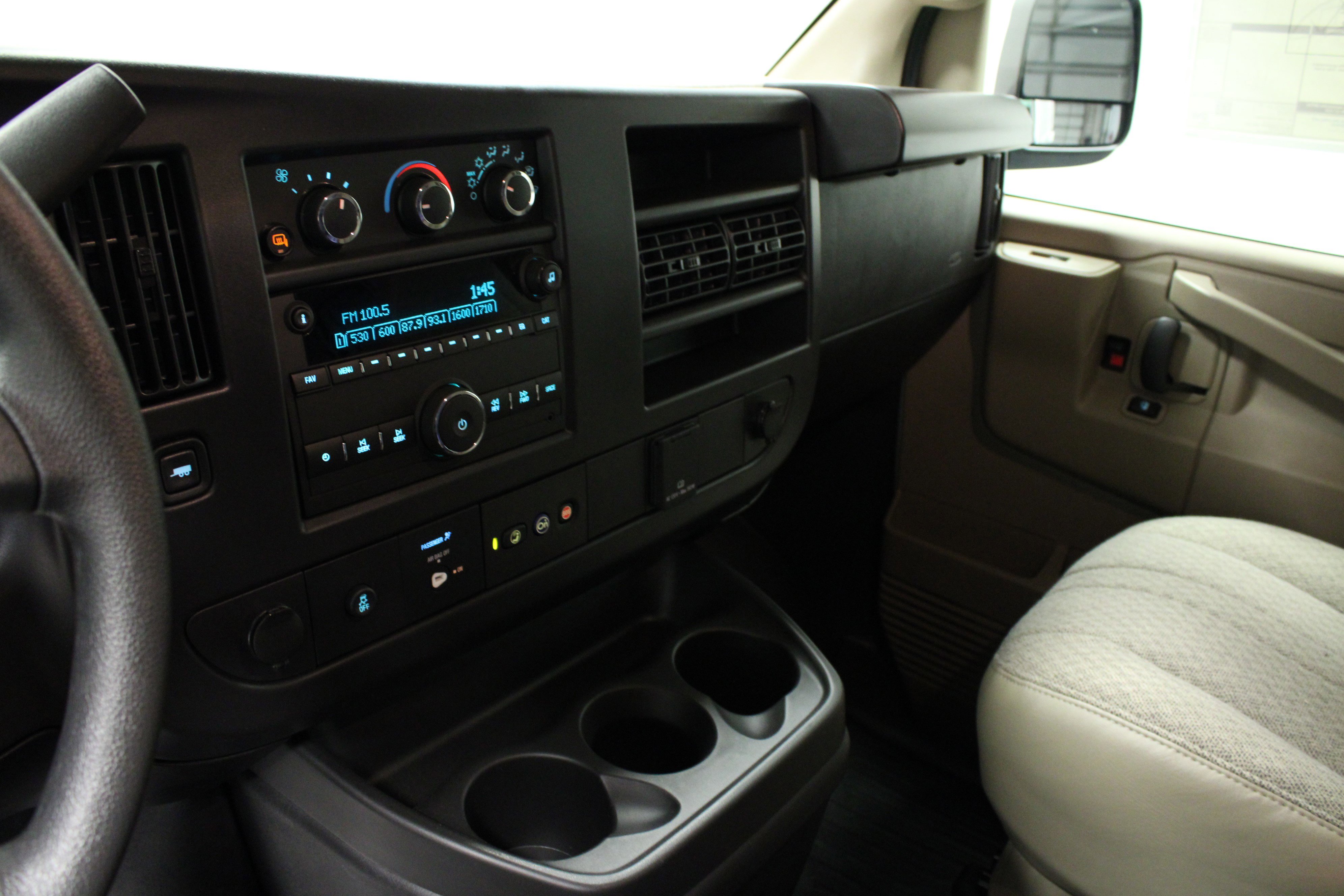 2025 Gmc Savana Cargo 2500 photo 15