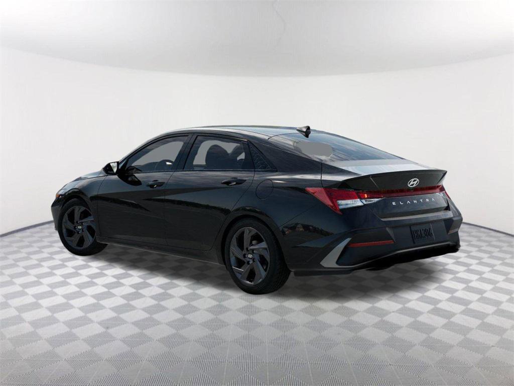 2026 Hyundai Elantra SEL Sport photo 3