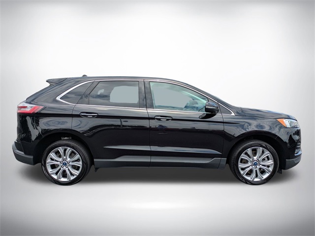 2022 Ford Edge Titanium photo 3