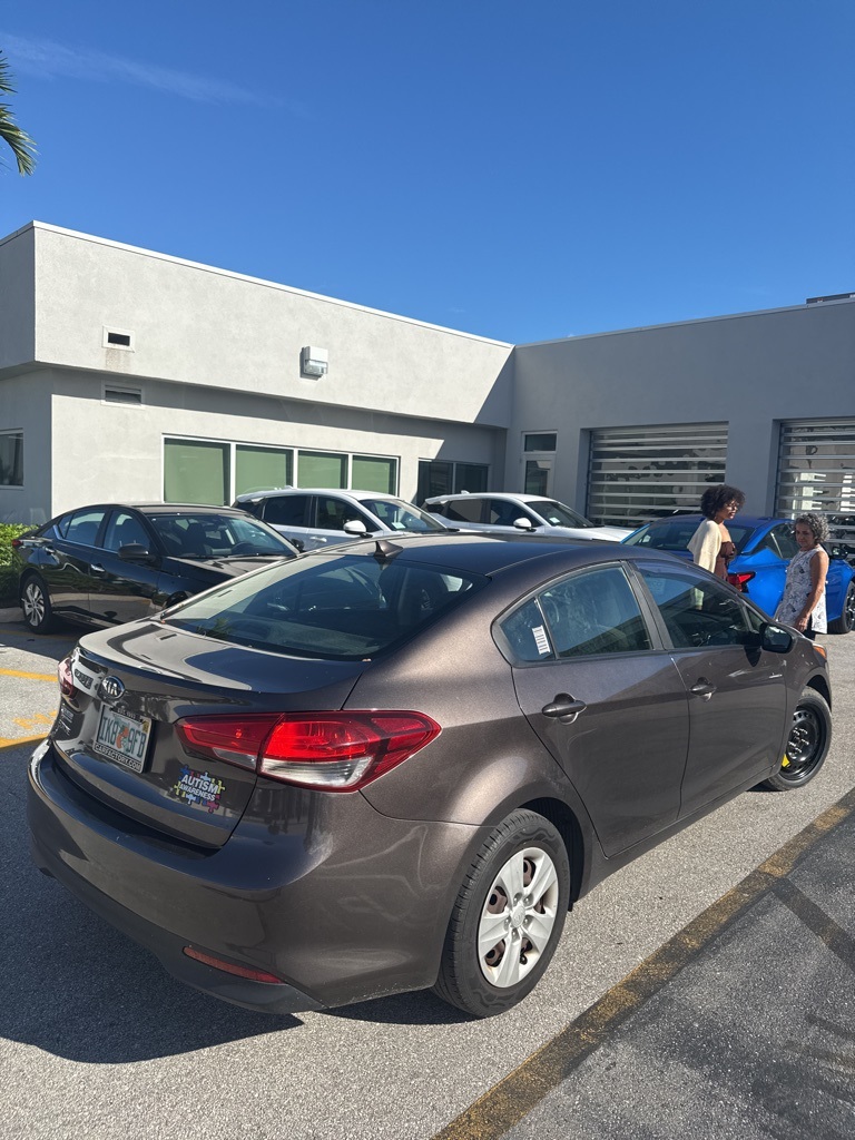 2018 Kia Forte LX Base photo 3