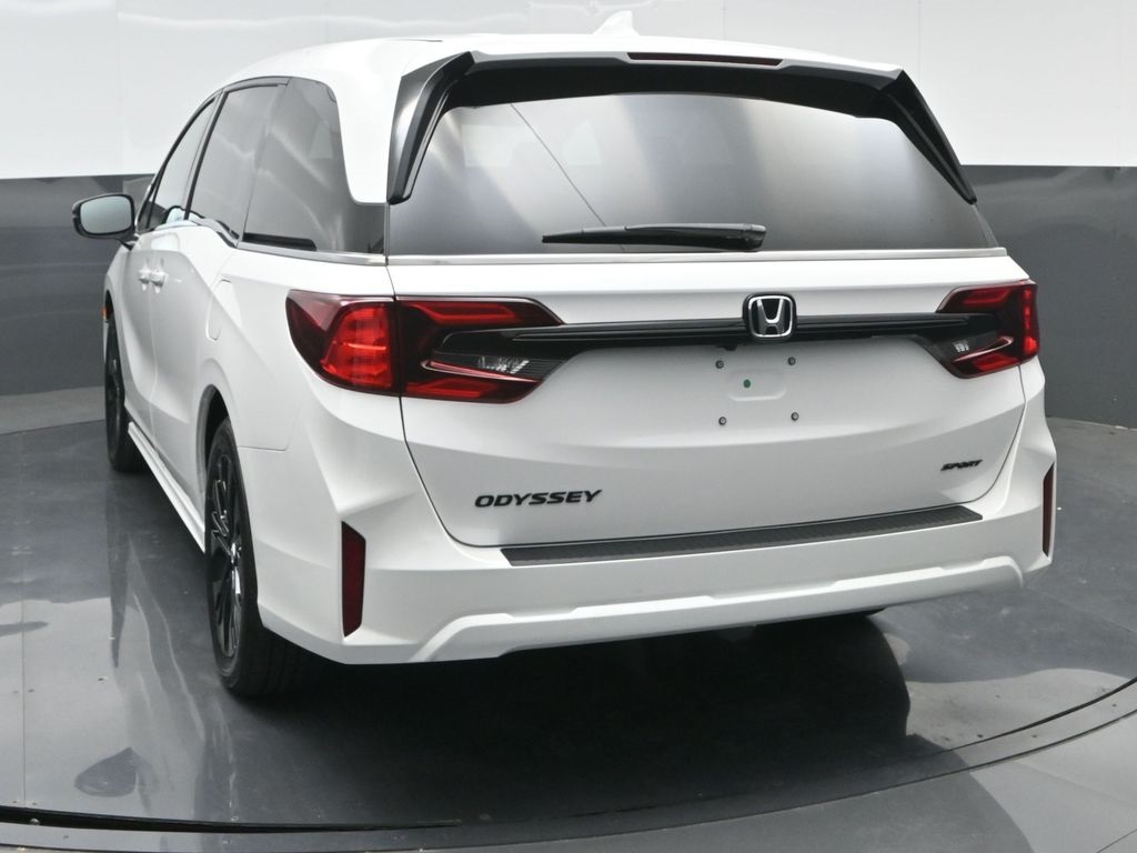 2026 Honda Odyssey photo 2