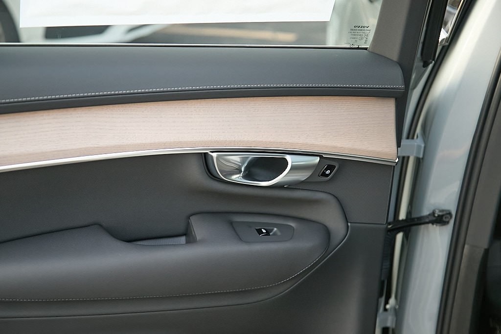 2026 VOLVO XC90 - Image 16