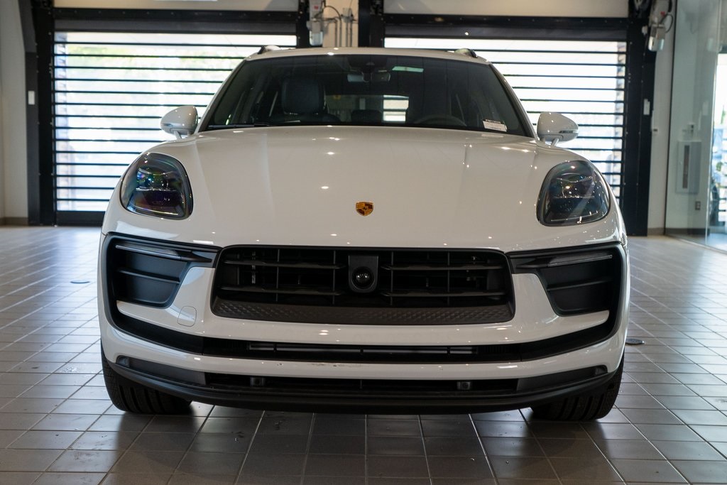 2025 Porsche Macan T photo 6