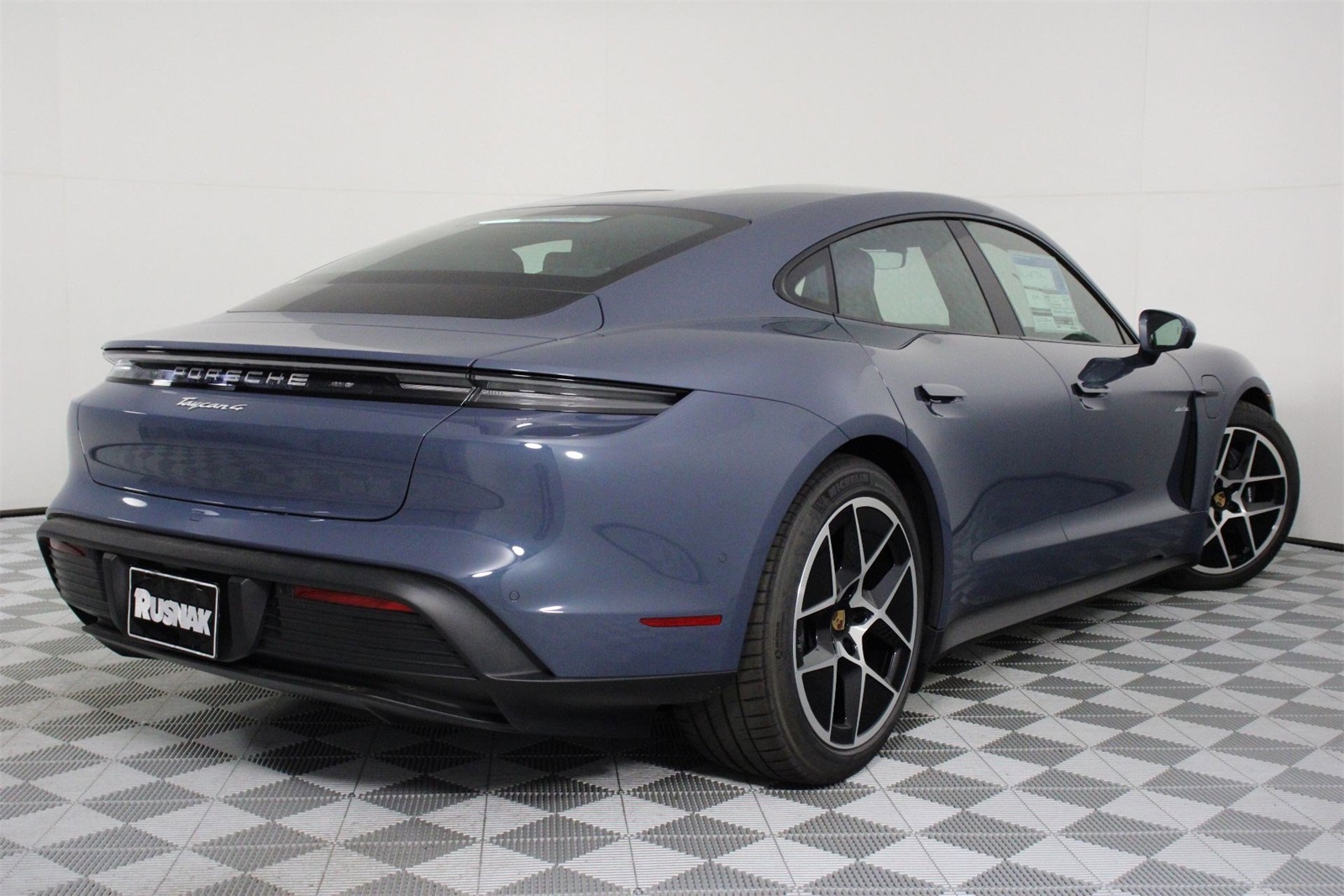 2025 Porsche Taycan photo 7