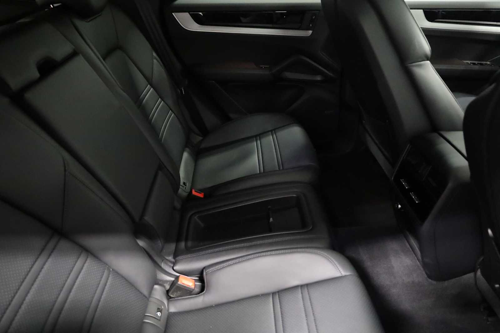 2024 Porsche Cayenne Coupe photo 30