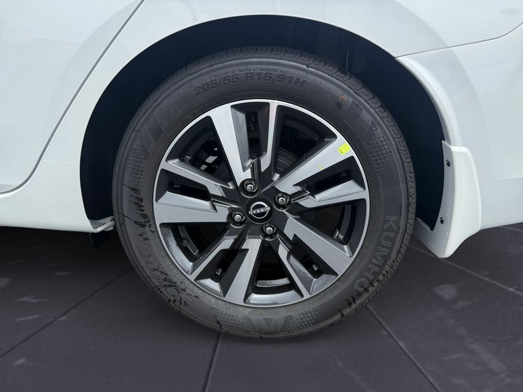 2025 Nissan Versa 1.6 SV photo 14