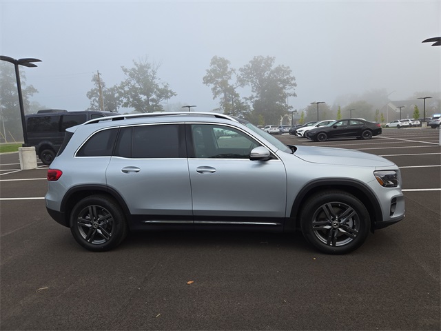 2026 Mercedes Benz GLB 250 4MATIC photo 2