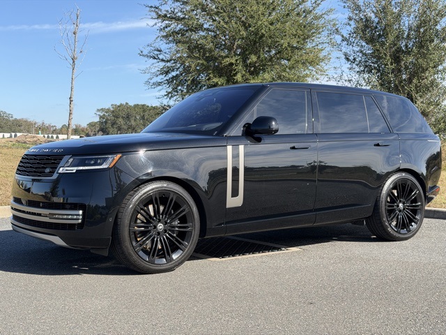 2023 Land Rover Range Rover SE photo 2