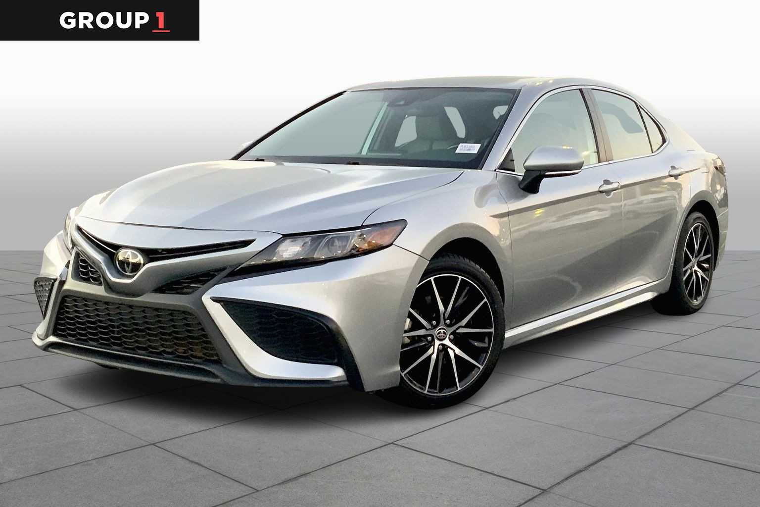 2023 Toyota Camry SE's photo