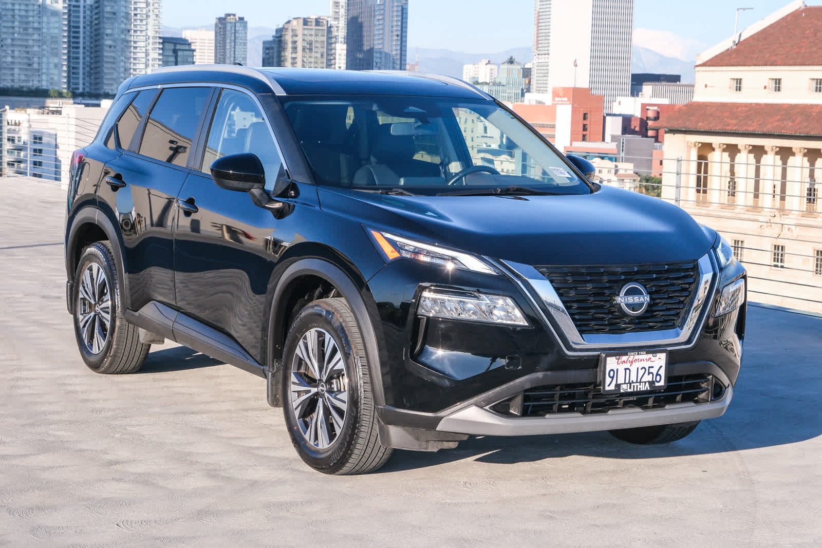 2023 Nissan Rogue SV photo 3