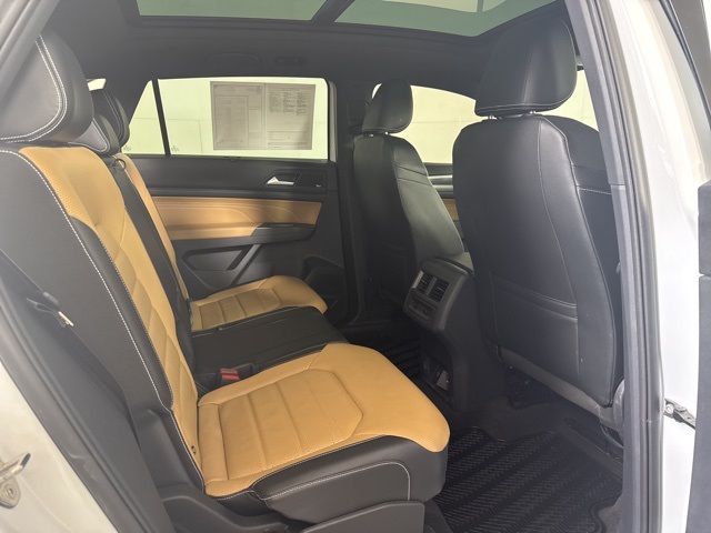 2023 Volkswagen Atlas Cross Sport V6 SEL Premium R-Line photo 4