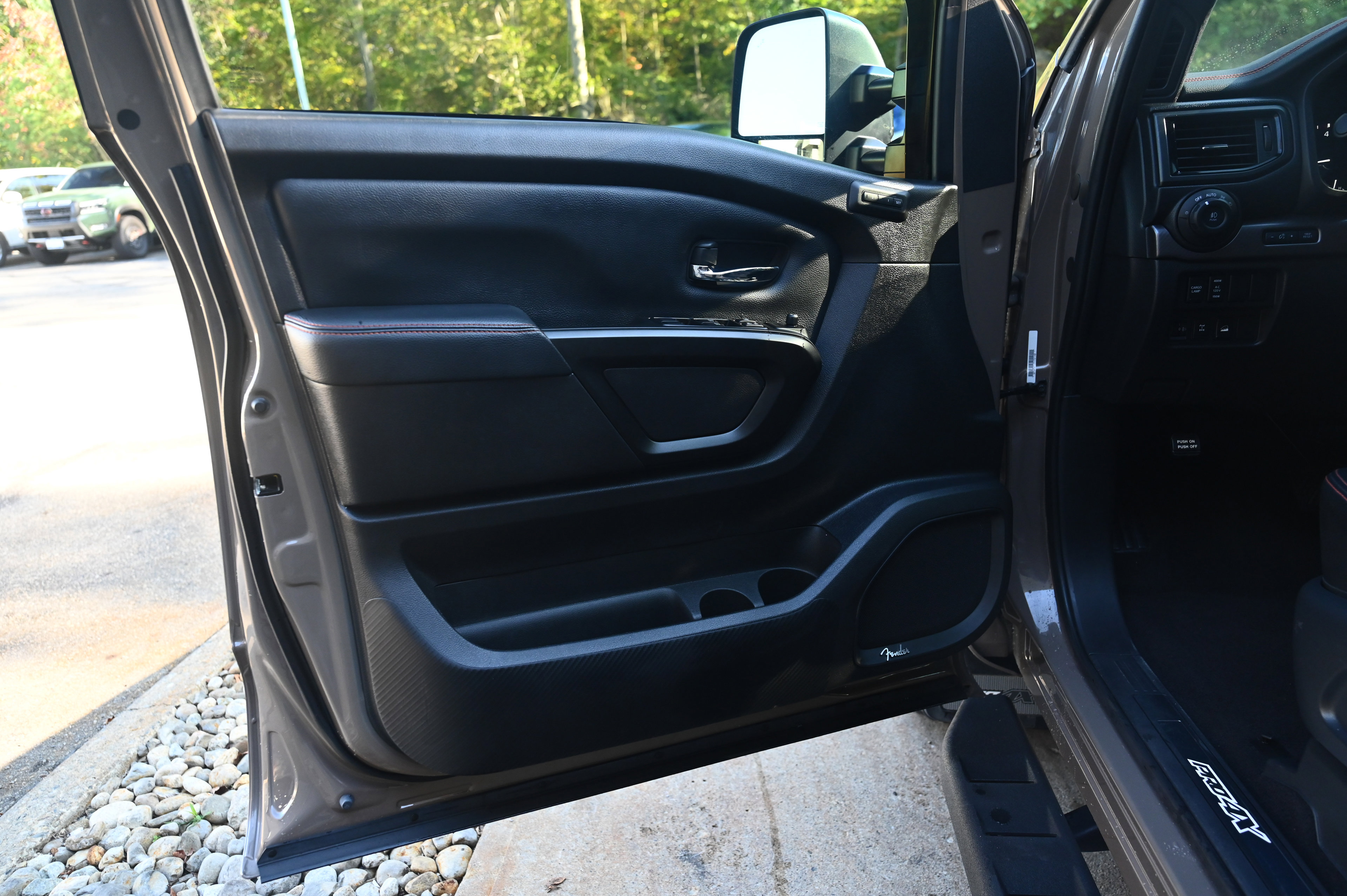 2024 Nissan Titan PRO-4X photo 8