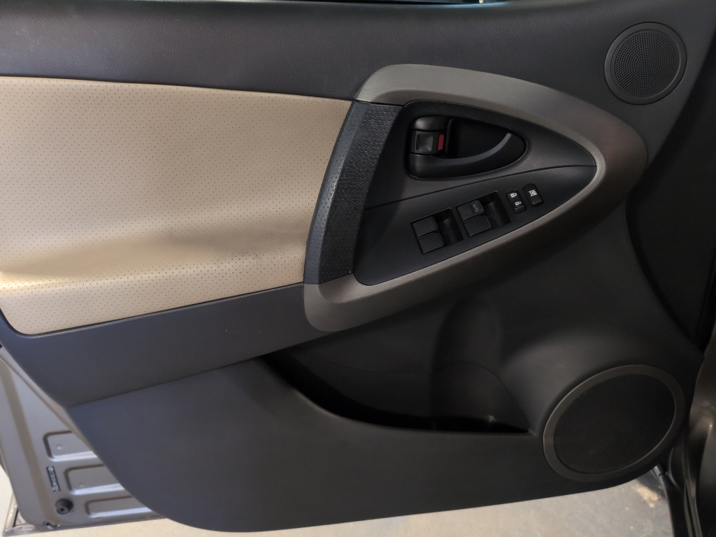 2010 Toyota RAV4 Limited photo 9