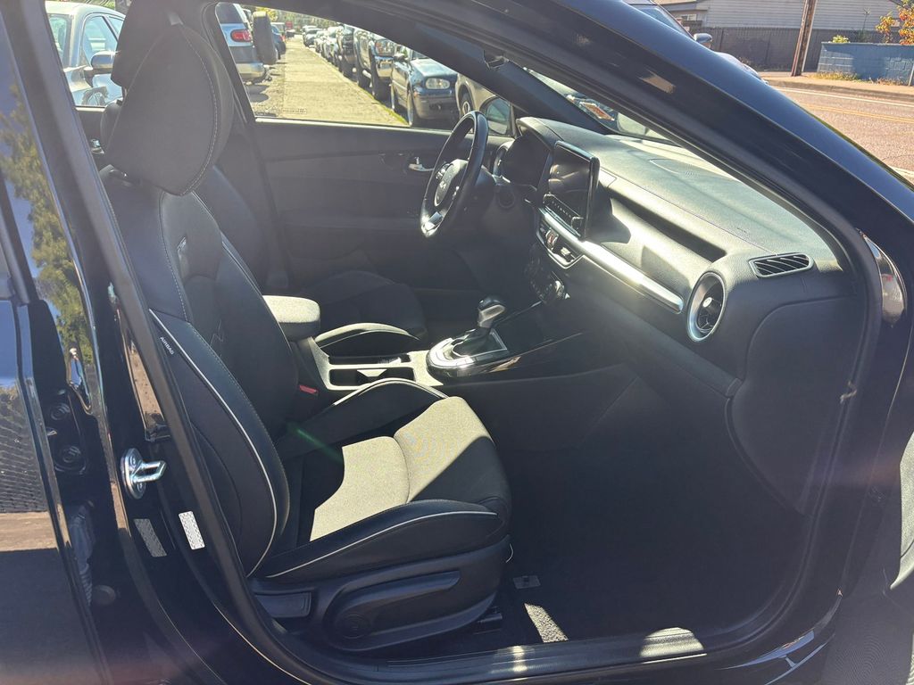 2024 Kia Forte GT-Line photo 24