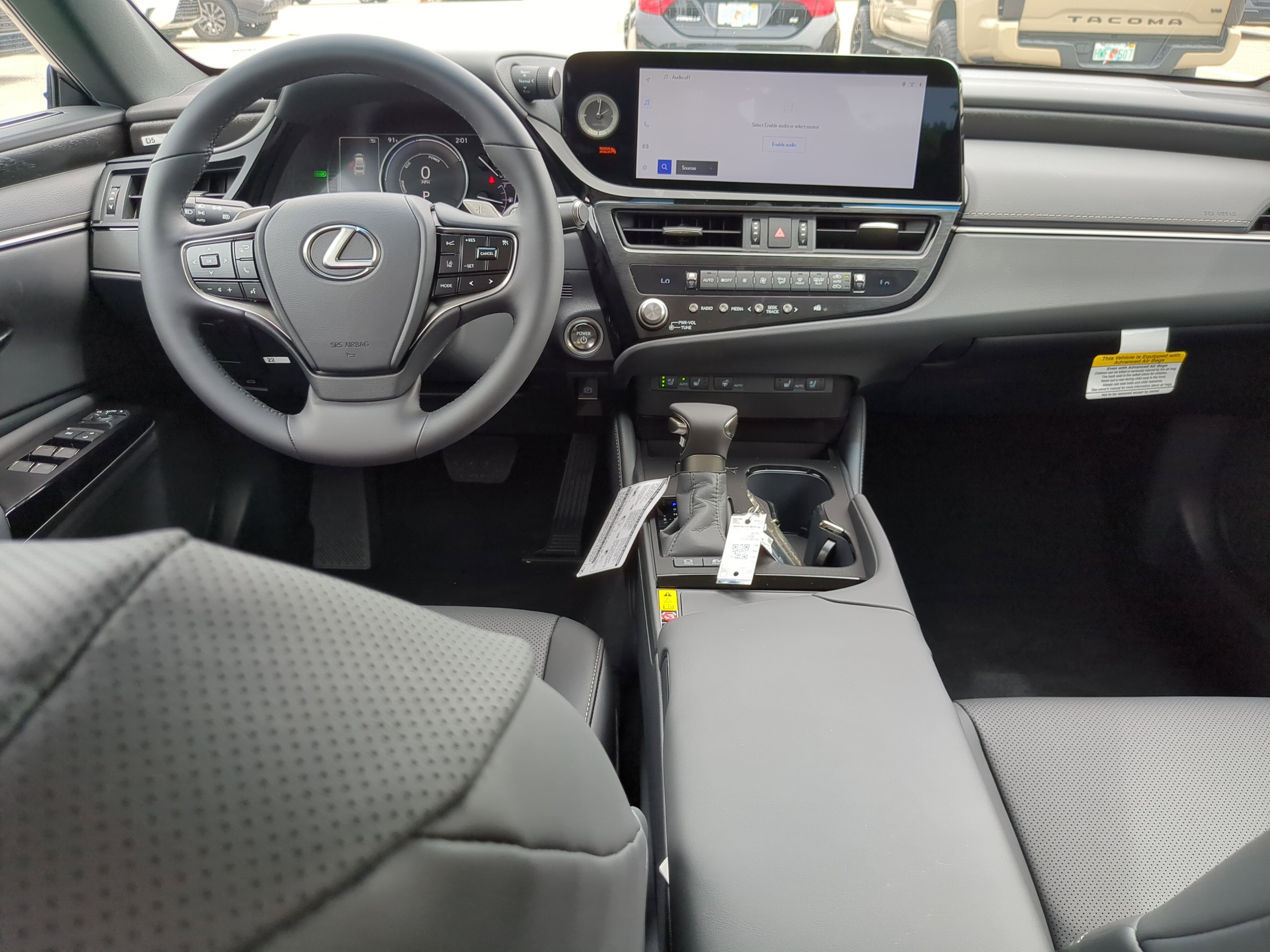 2025 Lexus ES 300h photo 12