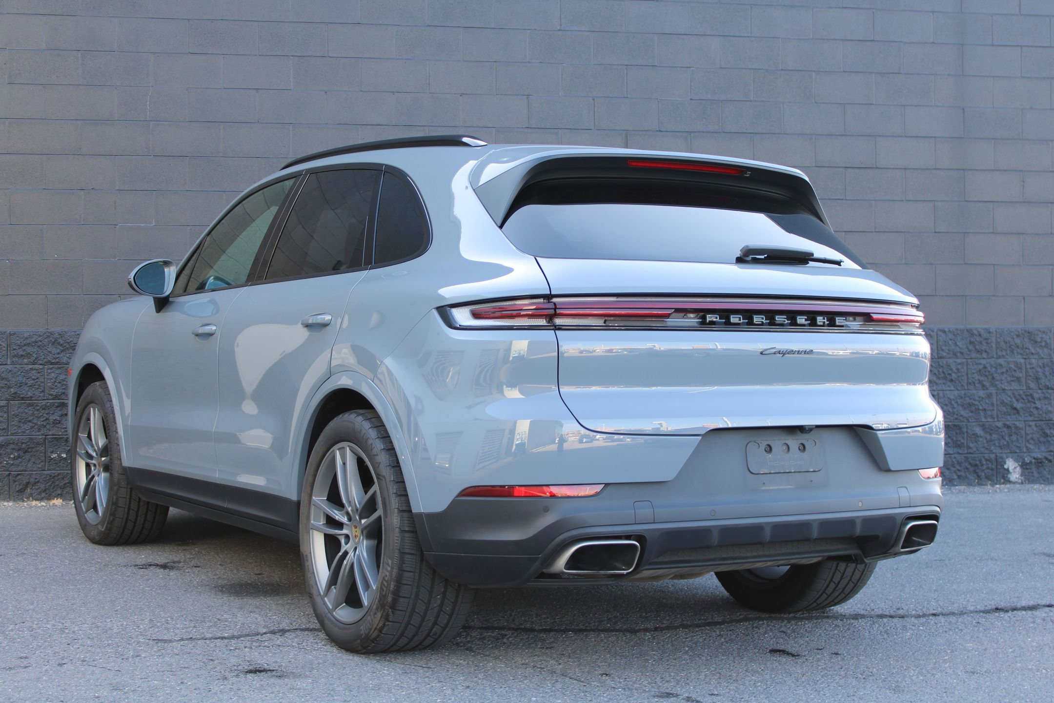 2024 Porsche Cayenne photo 3