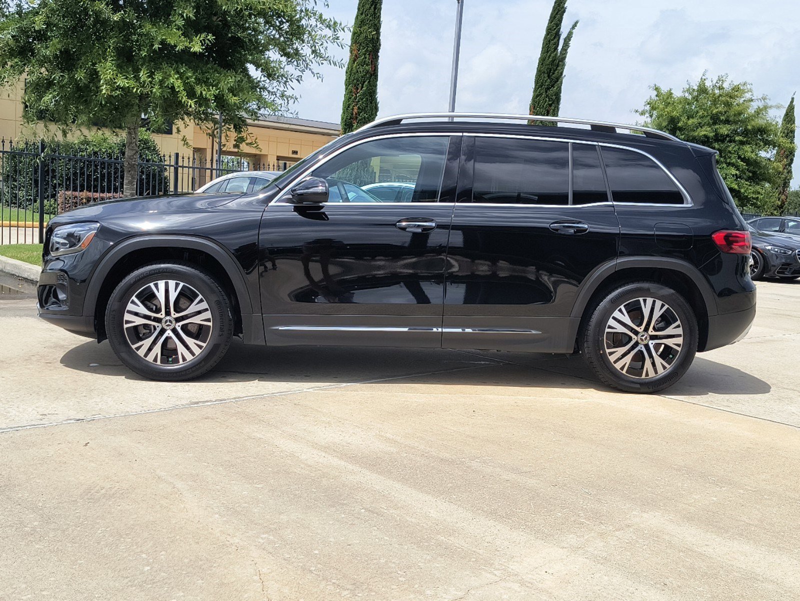 2024 Mercedes Benz GLB photo 3