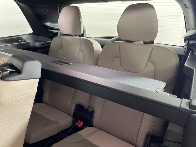 2025 Volvo XC90 Core photo 34