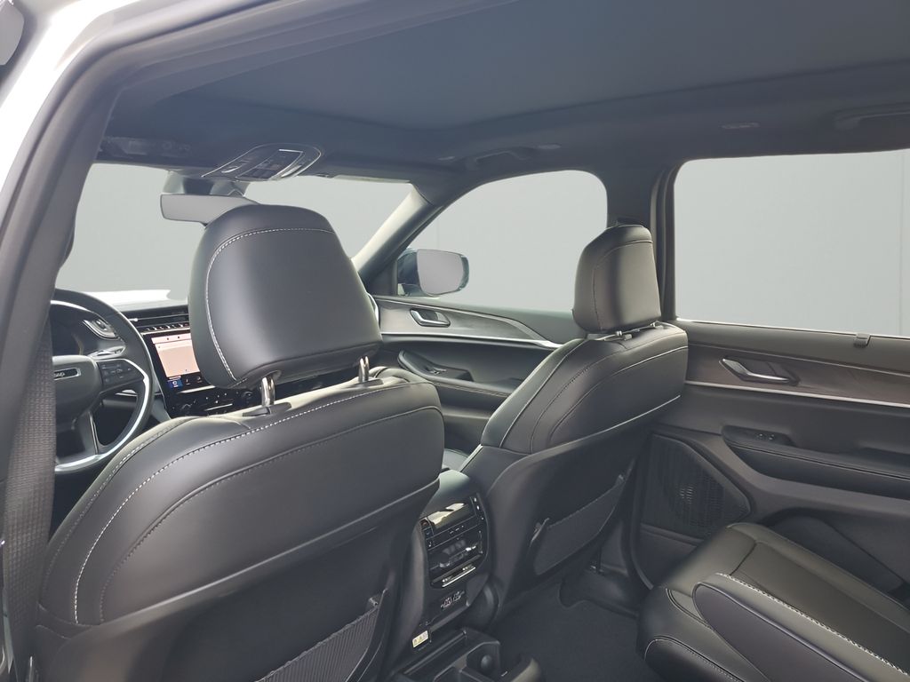 2025 Jeep Grand Cherokee Limited photo 16