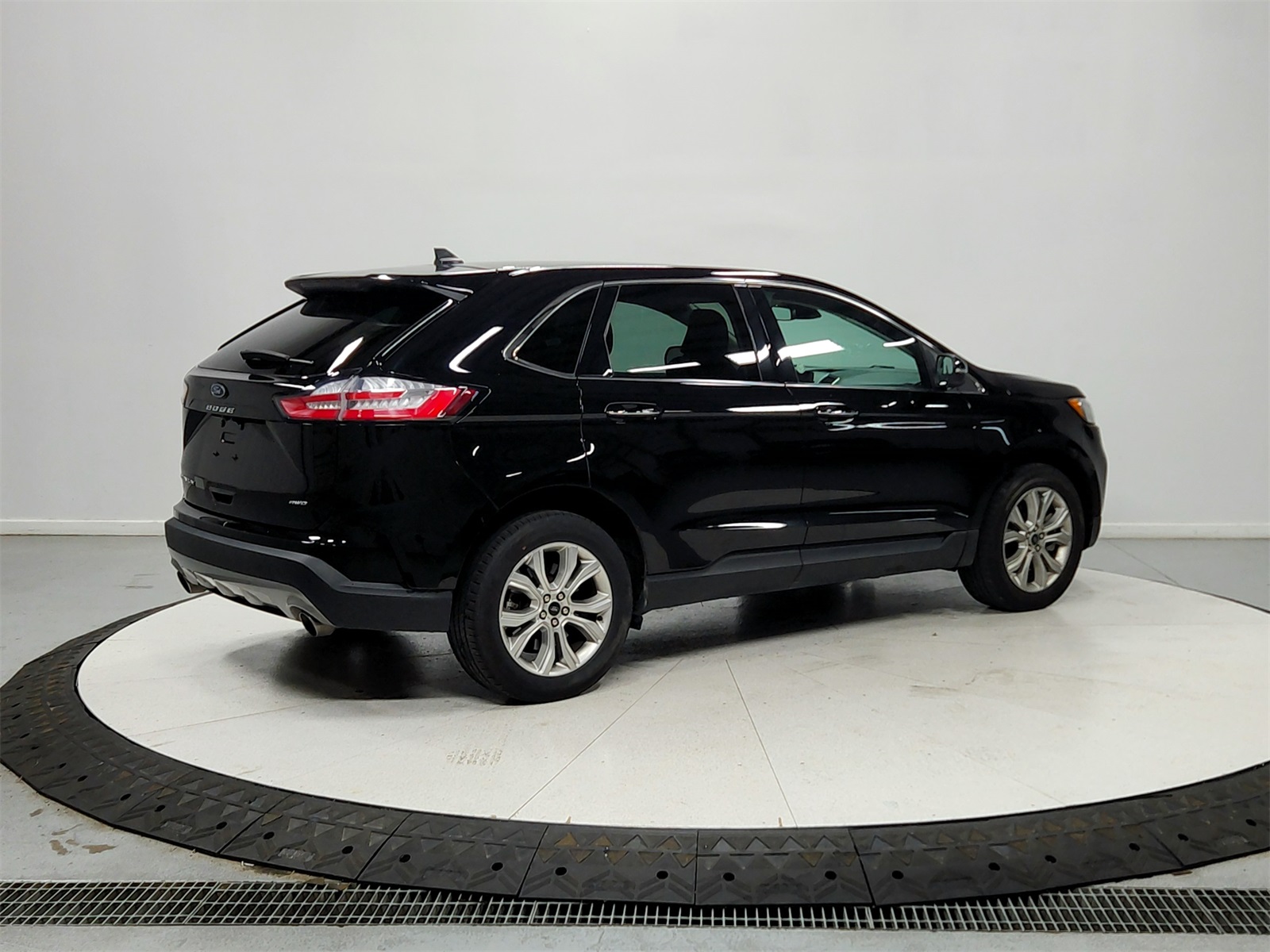 2024 Ford Edge Titanium photo 7