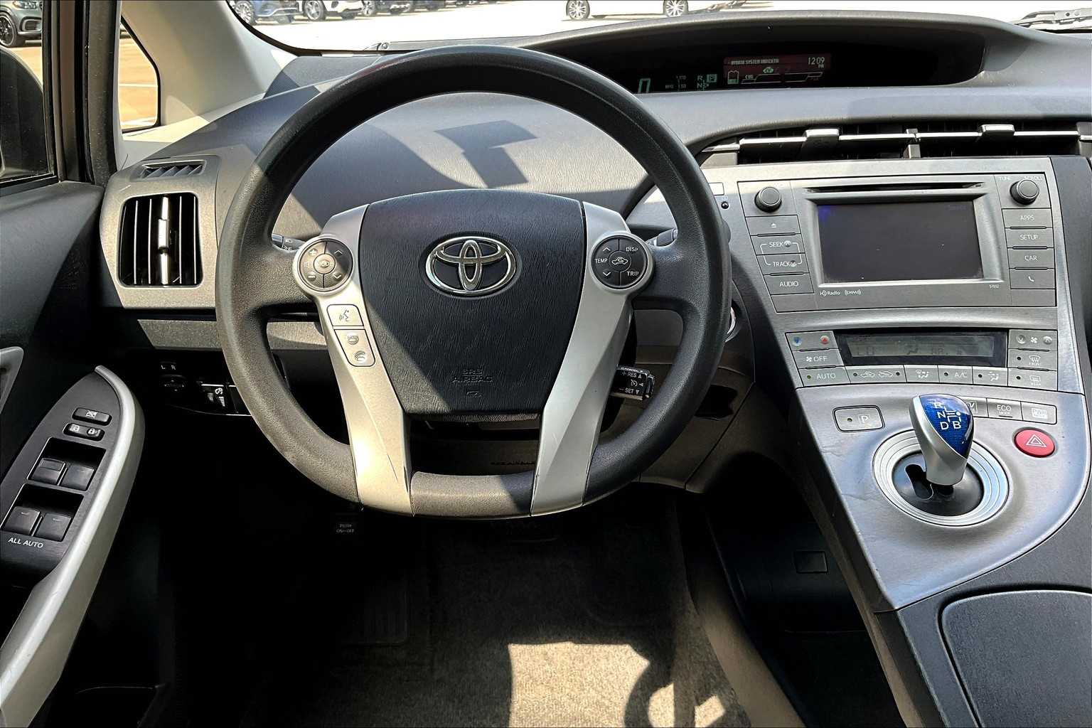 2014 Toyota Prius Two photo 5