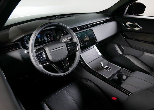 2026 Land Rover Range Rover Velar SE photo 17