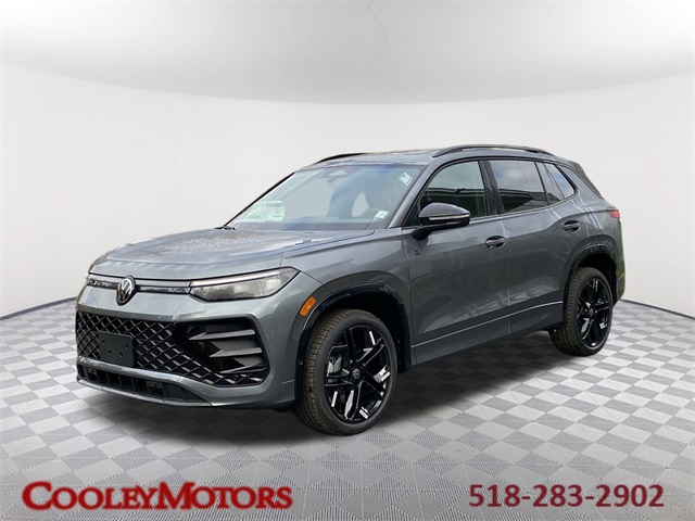 2026 Volkswagen Tiguan SE R-LINE BLACK's photo