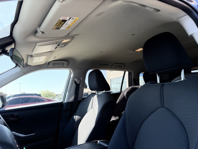 2023 Toyota Highlander L photo 4