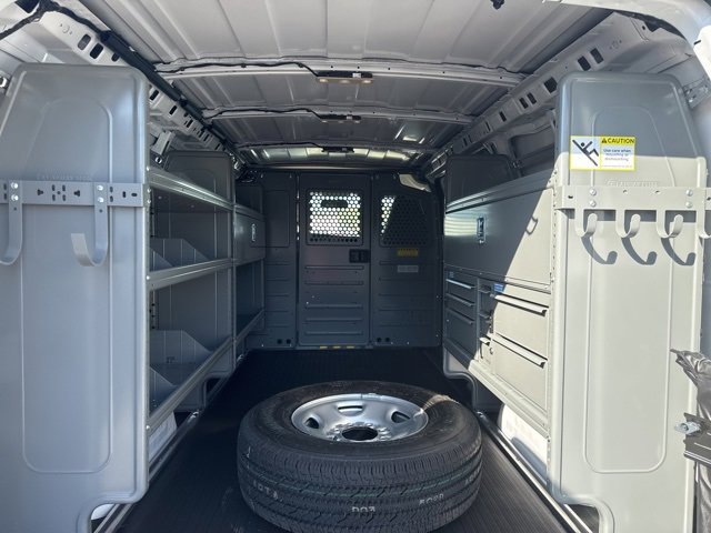 2025 Chevrolet Express Cargo 3500 photo 8