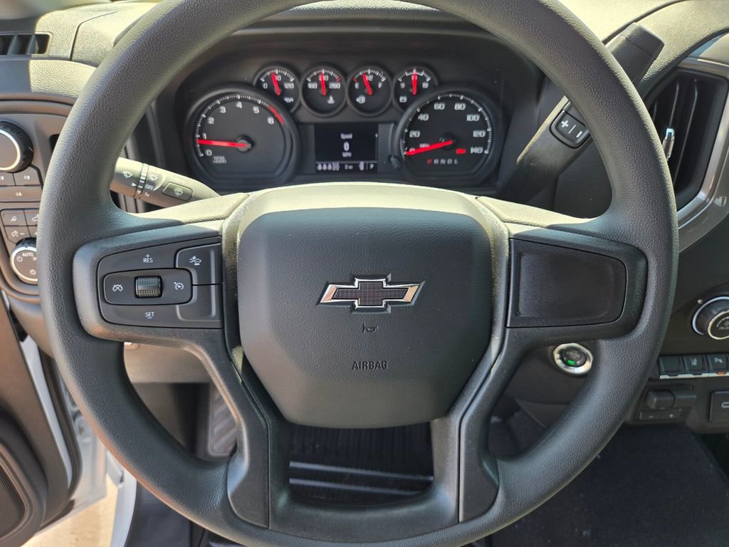 2025 Chevrolet Silverado 2500HD Custom photo 9