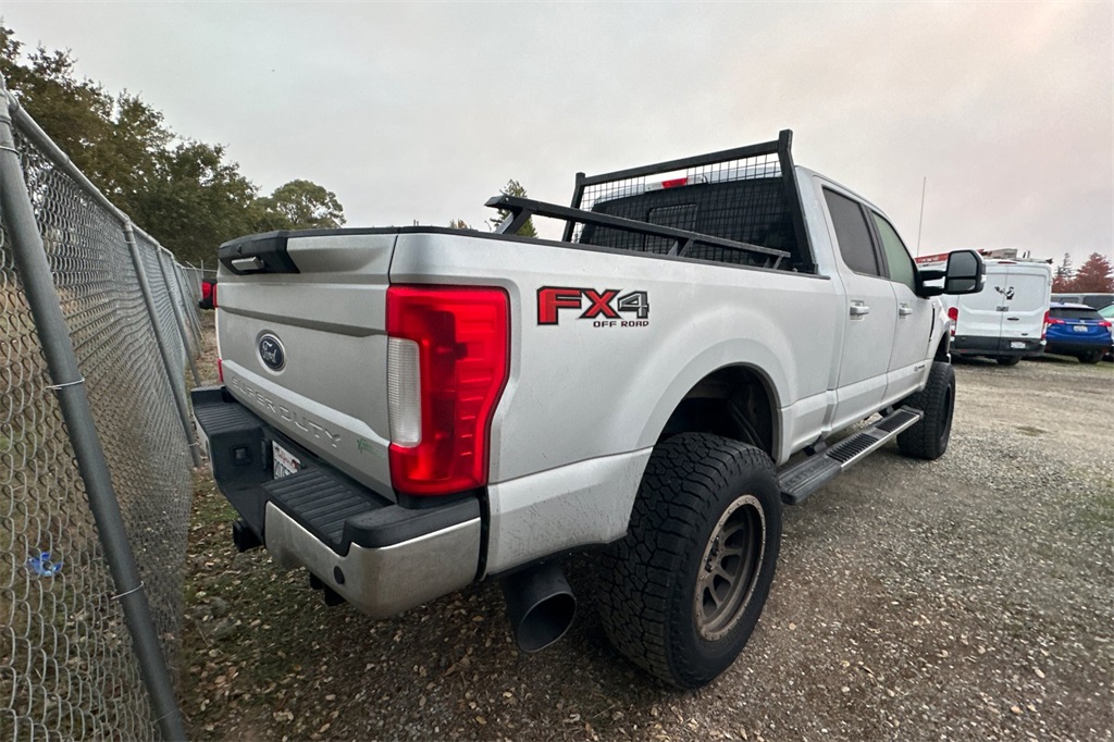 2017 Ford F-250 Lariat photo 2