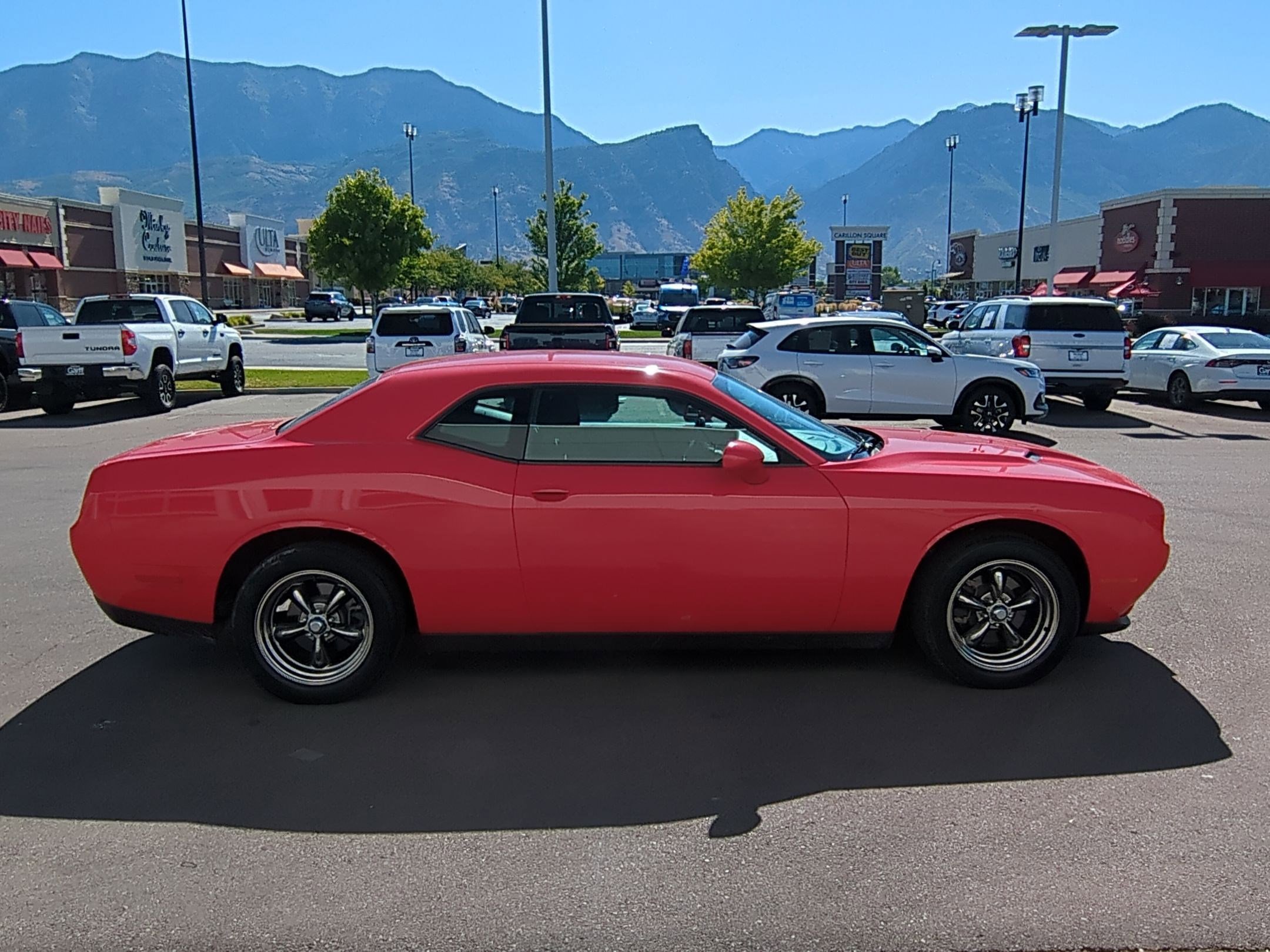 2016 Dodge Challenger SXT photo 2